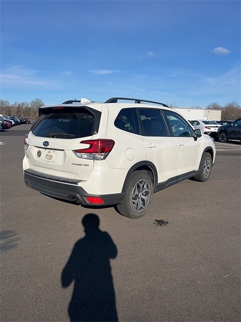 2019 Subaru Forester Premium photo 3