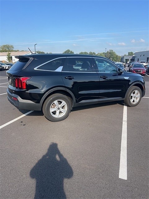 2023 Kia Sorento LX photo 3