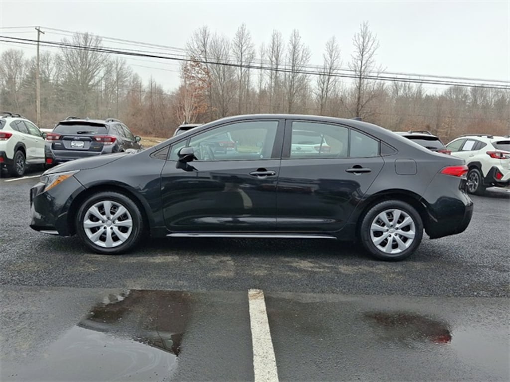 Used 2021 Toyota Corolla LE Sedan