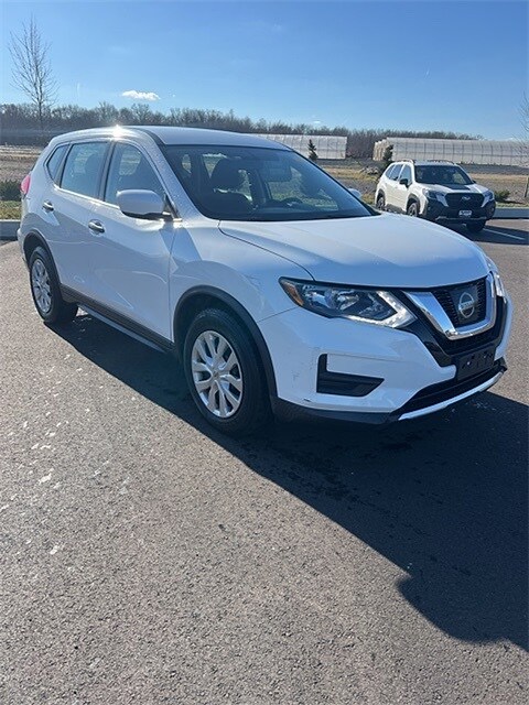 2017 Nissan Rogue S photo 3
