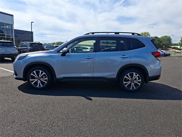 2023 Subaru Forester Limited photo 2