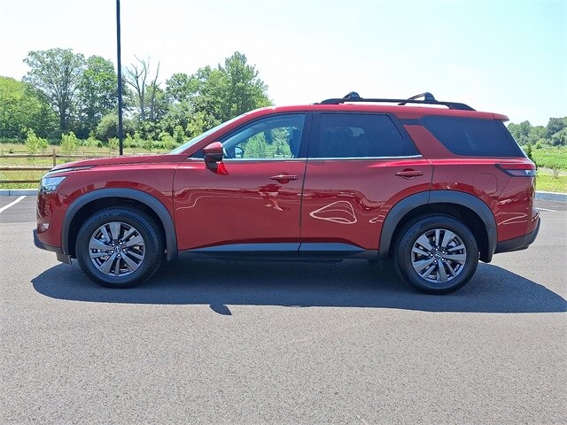 2022 Nissan Pathfinder SV photo 4