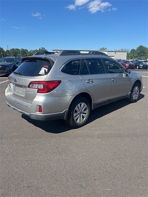 2016 Subaru Outback 2.5i Premium photo 3