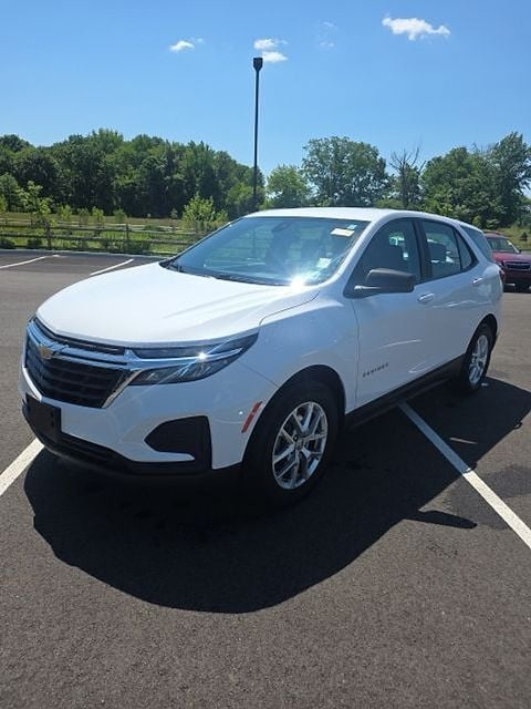 2024 Chevrolet Equinox LS's photo