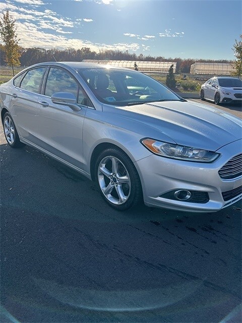 2015 Ford Fusion SE photo 3