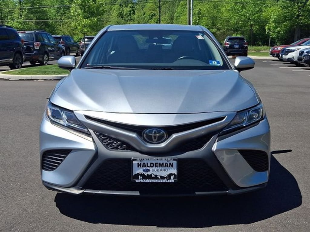 Used 2020 Toyota Camry SE Sedan