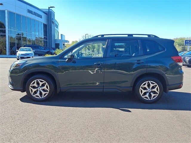 2023 Subaru Forester Premium photo 4