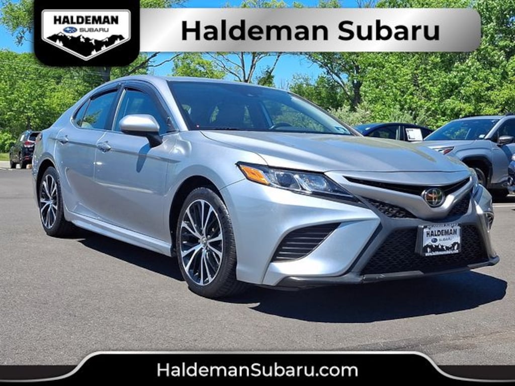 Used 2020 Toyota Camry SE Sedan
