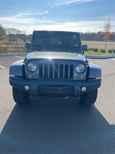 2016 Jeep Wrangler Unlimited Sahara photo 2