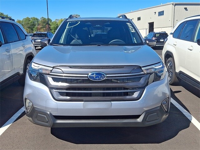 2025 Subaru Forester Premium photo 2