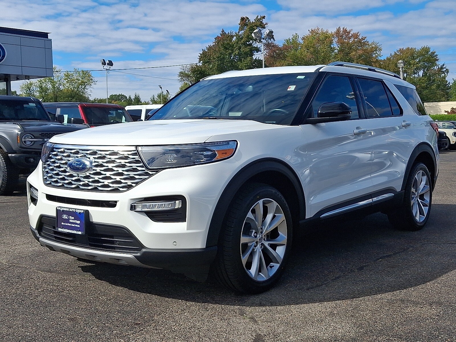 2022 Ford Explorer Platinum photo 2