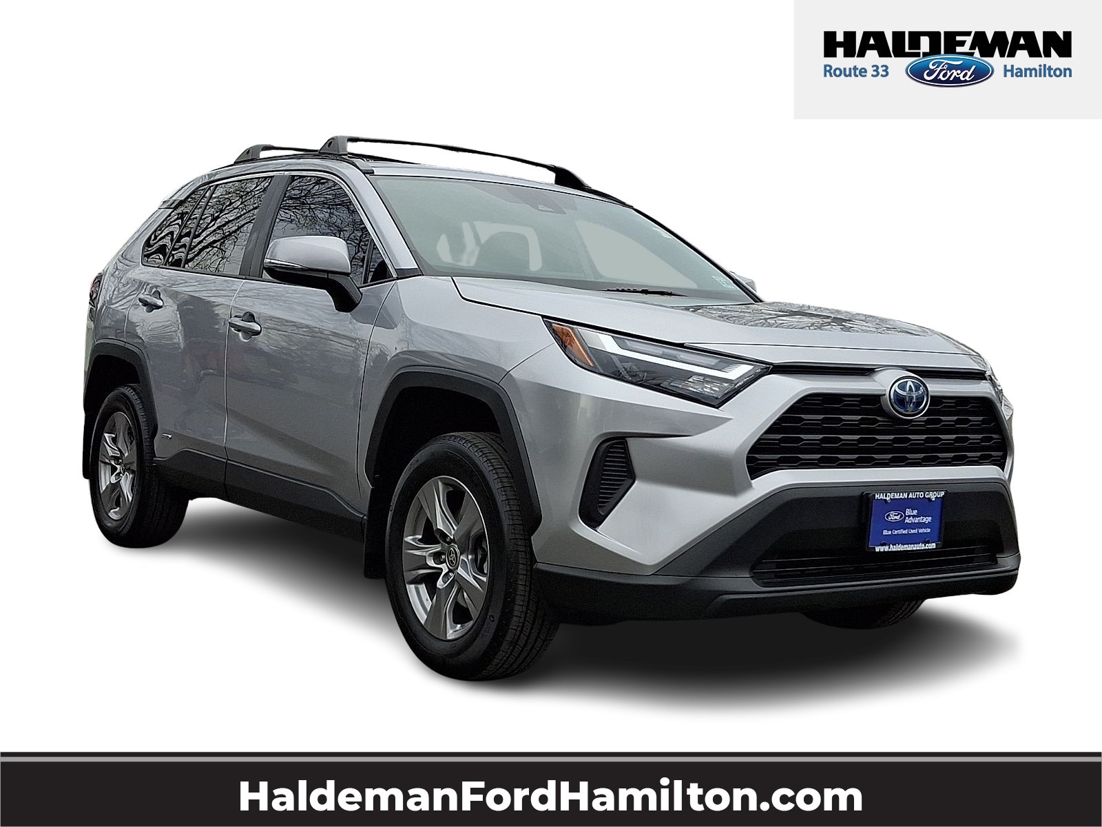 2024 Toyota RAV4 XLE's photo
