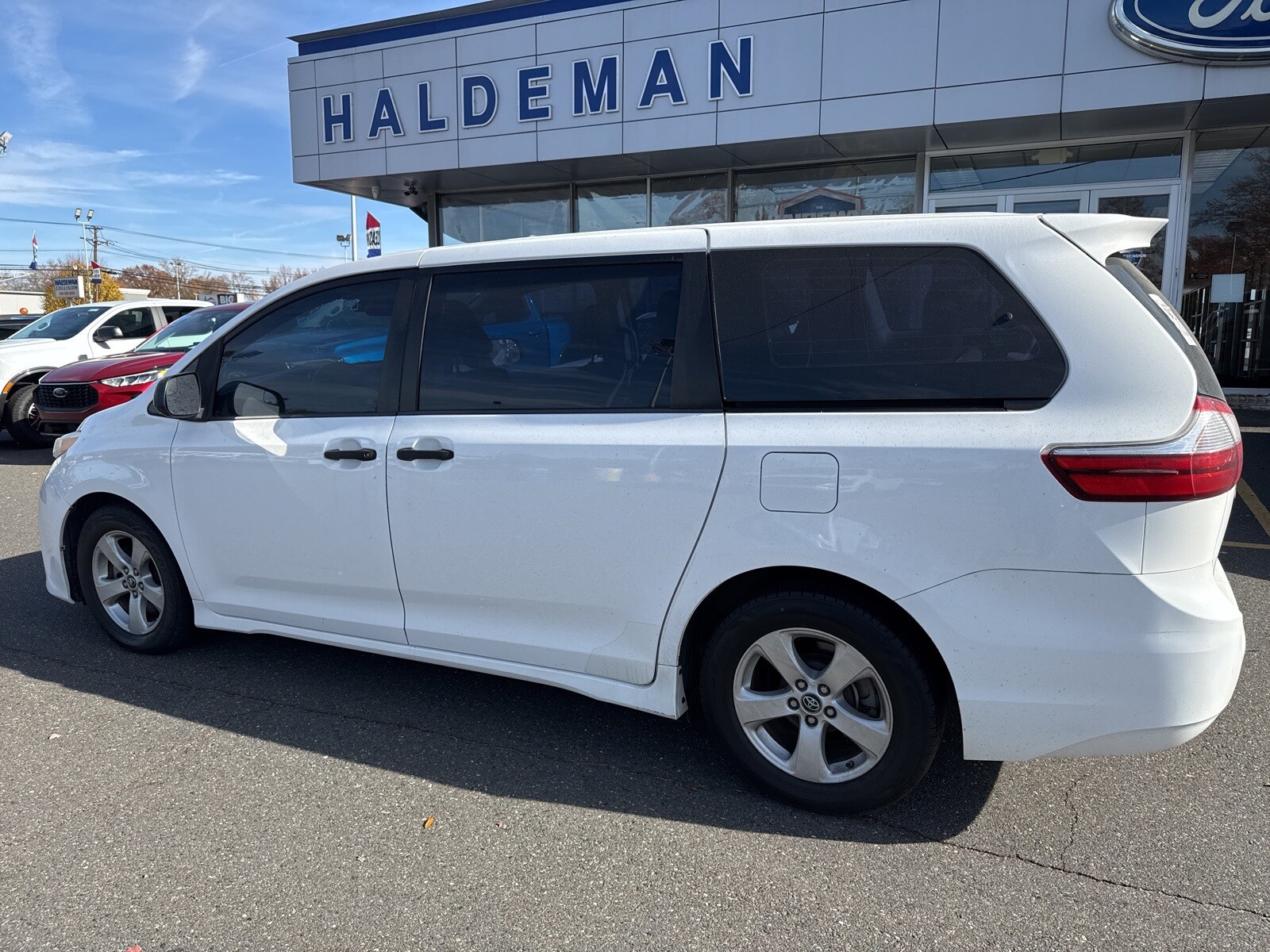 2018 Toyota Sienna L photo 3
