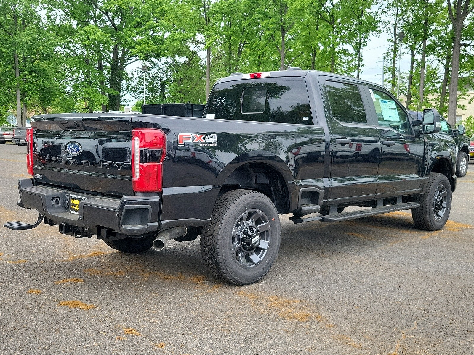 2023 Ford F-350 photo 4