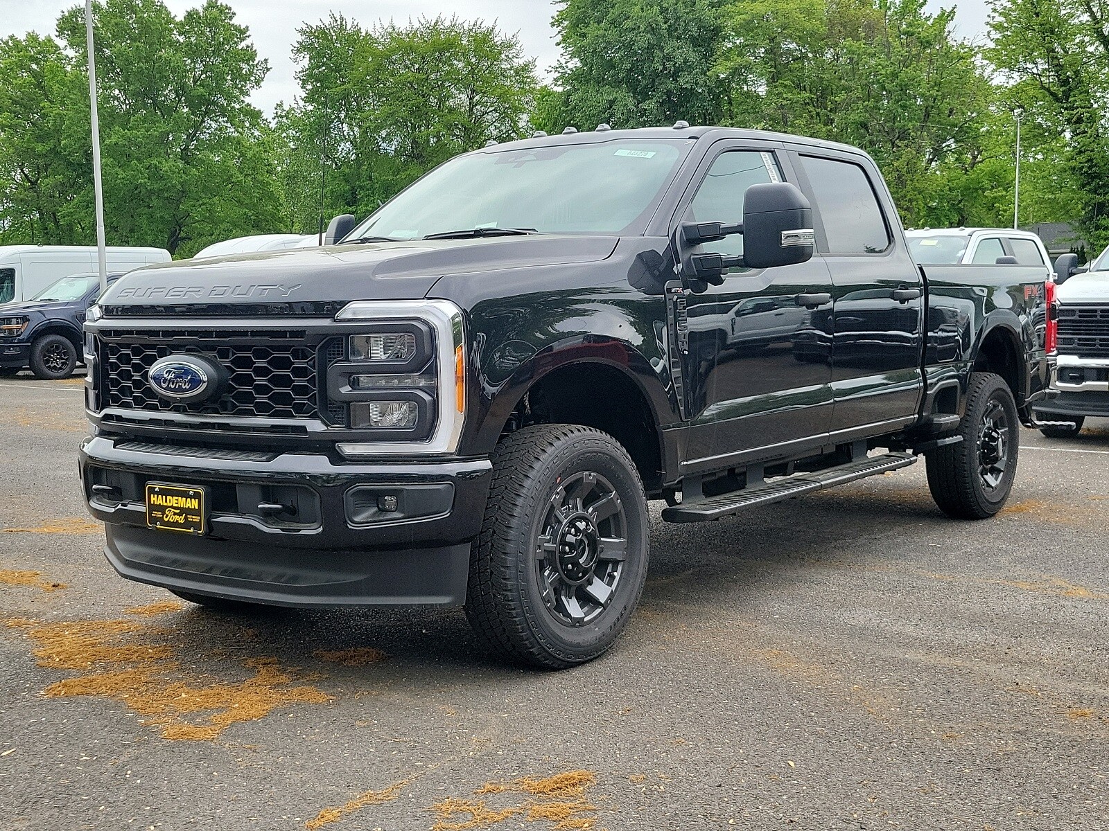 2023 Ford F-350 photo 2