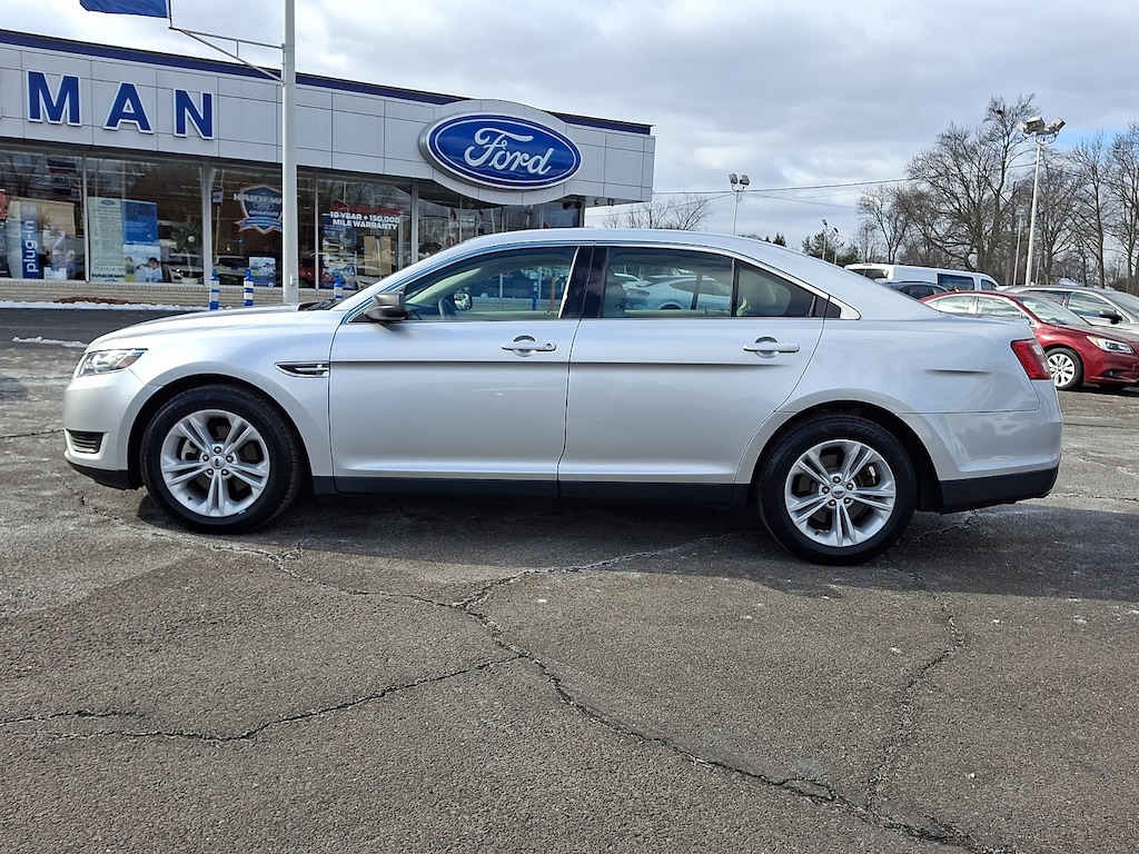 Used 2015 Ford Taurus SE Sedan