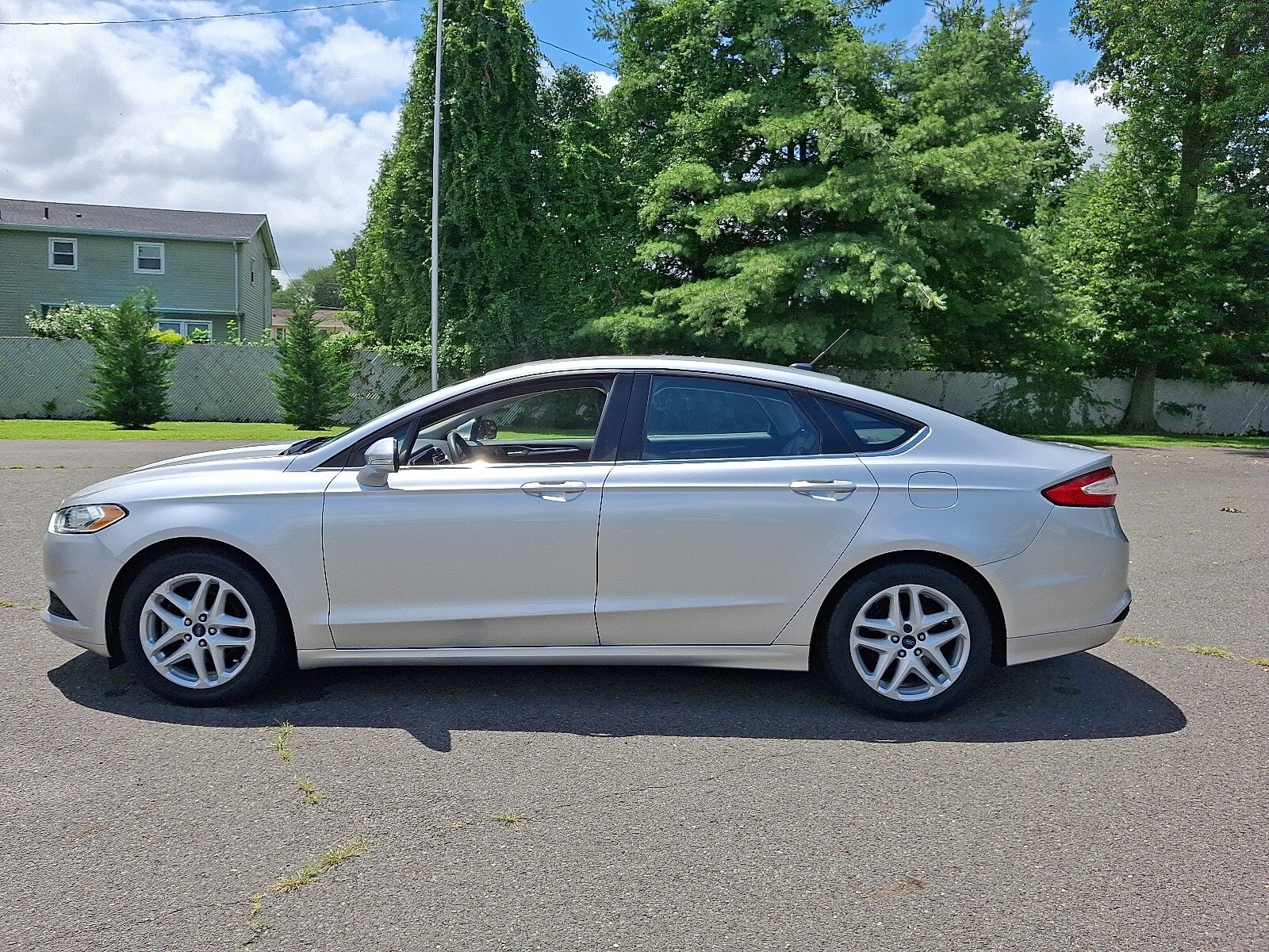 2014 Ford Fusion SE photo 4