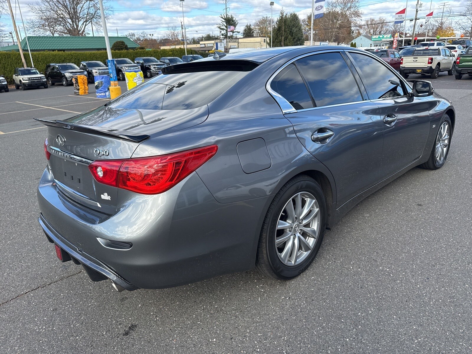 2015 Infiniti Q50 Premium photo 4