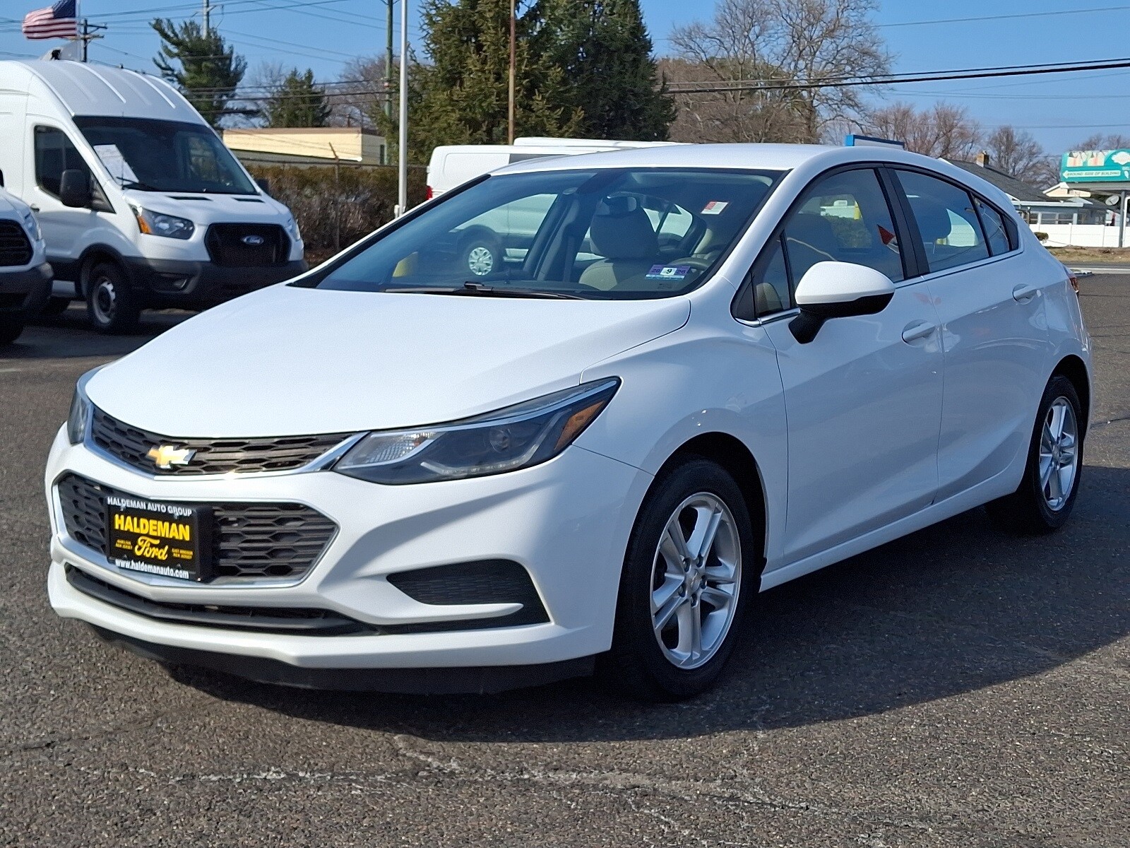 2017 Chevrolet Cruze LT photo 3