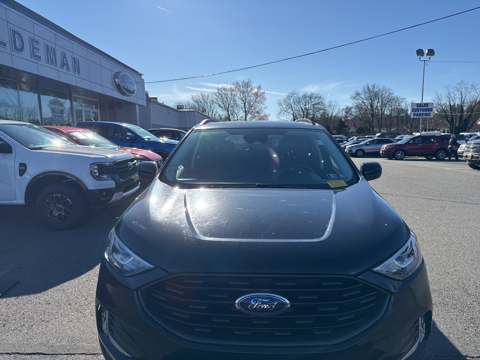 2022 Ford Edge SEL photo 2