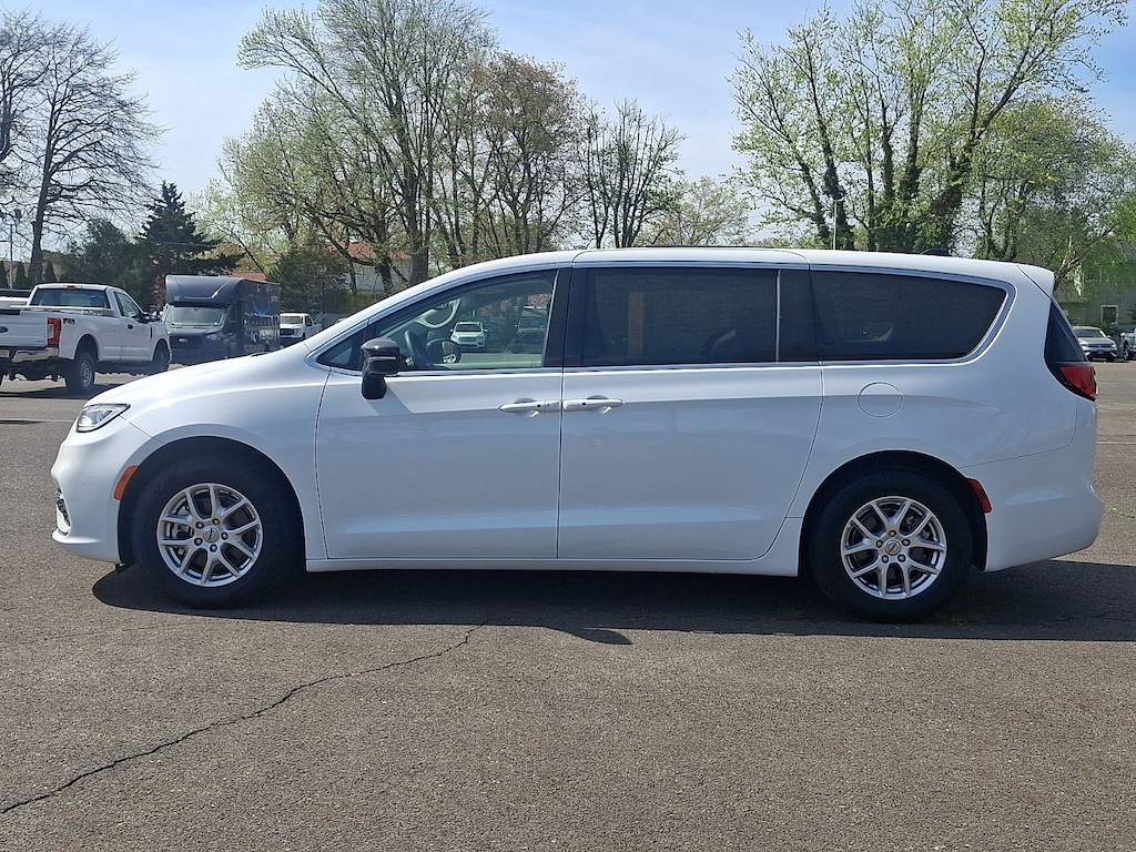 Certified 2024 Chrysler Pacifica Touring L Minivan/Van