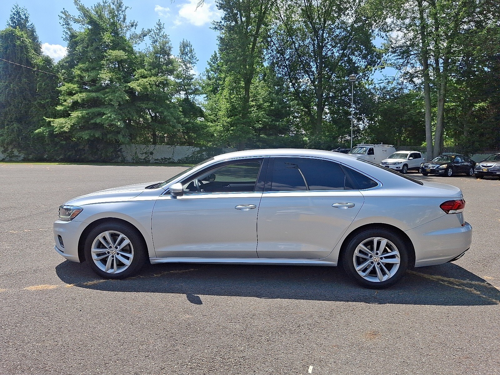 2020 Volkswagen Passat 2.0T SE photo 4