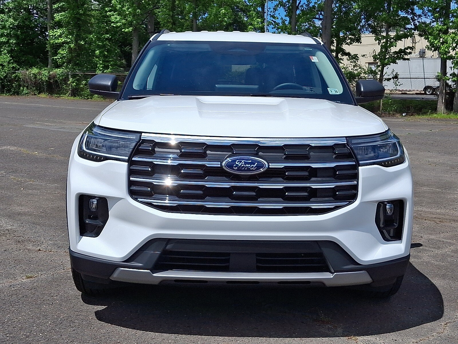 2025 Ford Explorer photo 2