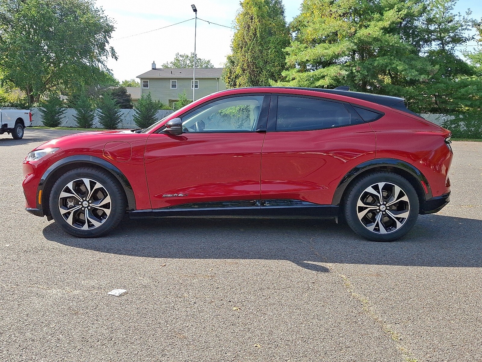 2022 Ford Mustang Mach-E Premium photo 4