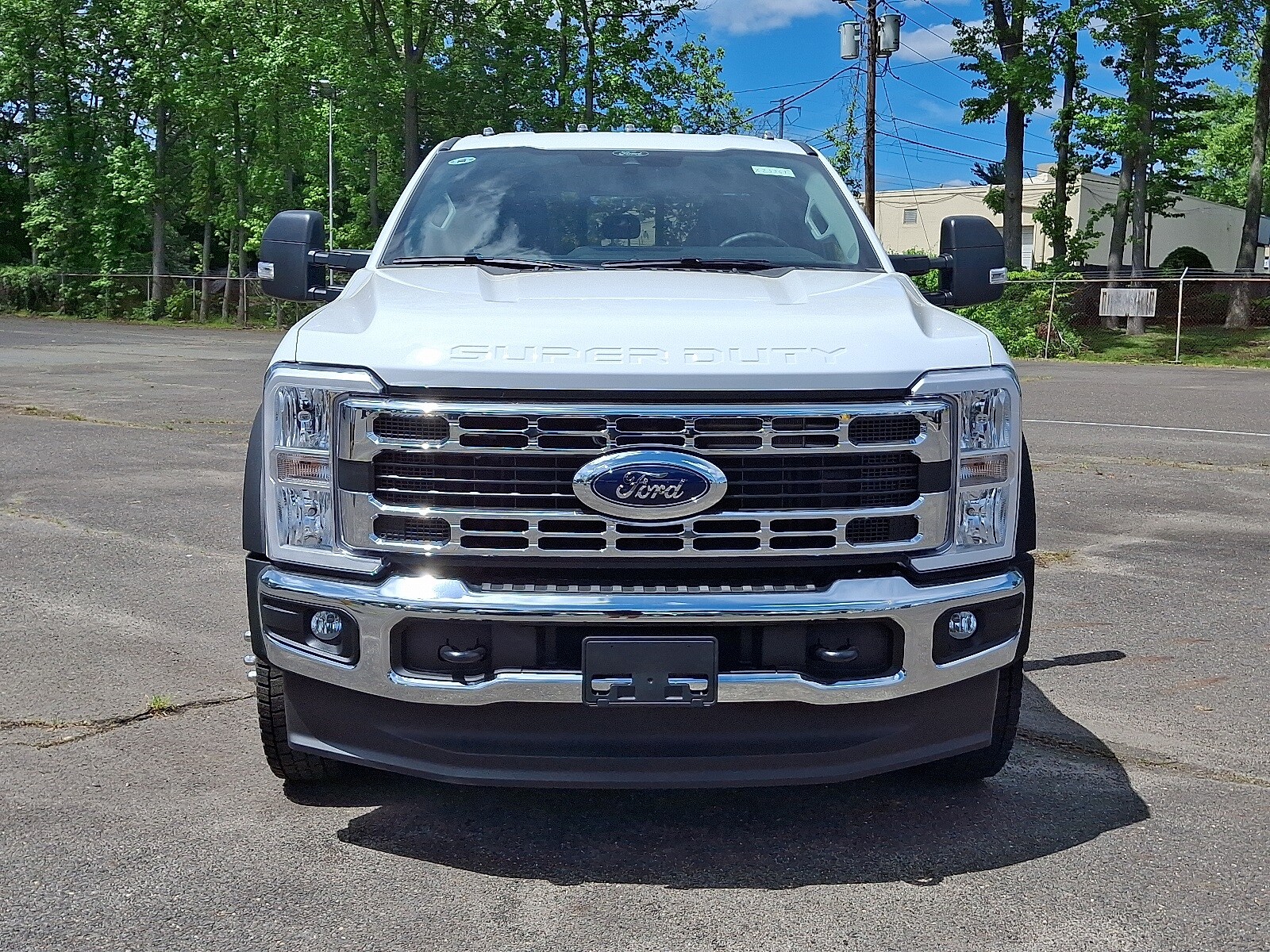 2025 Ford F-550 photo 2