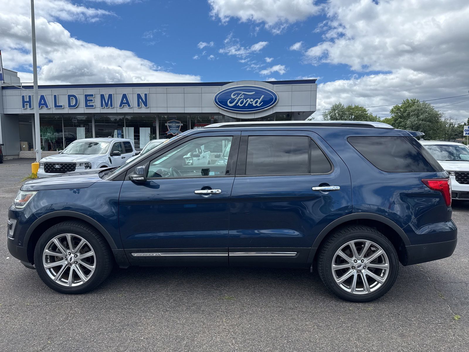 2017 Ford Explorer Limited 4WD's photo