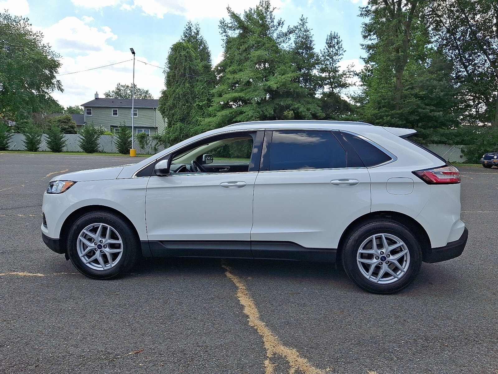 2021 Ford Edge SEL photo 4