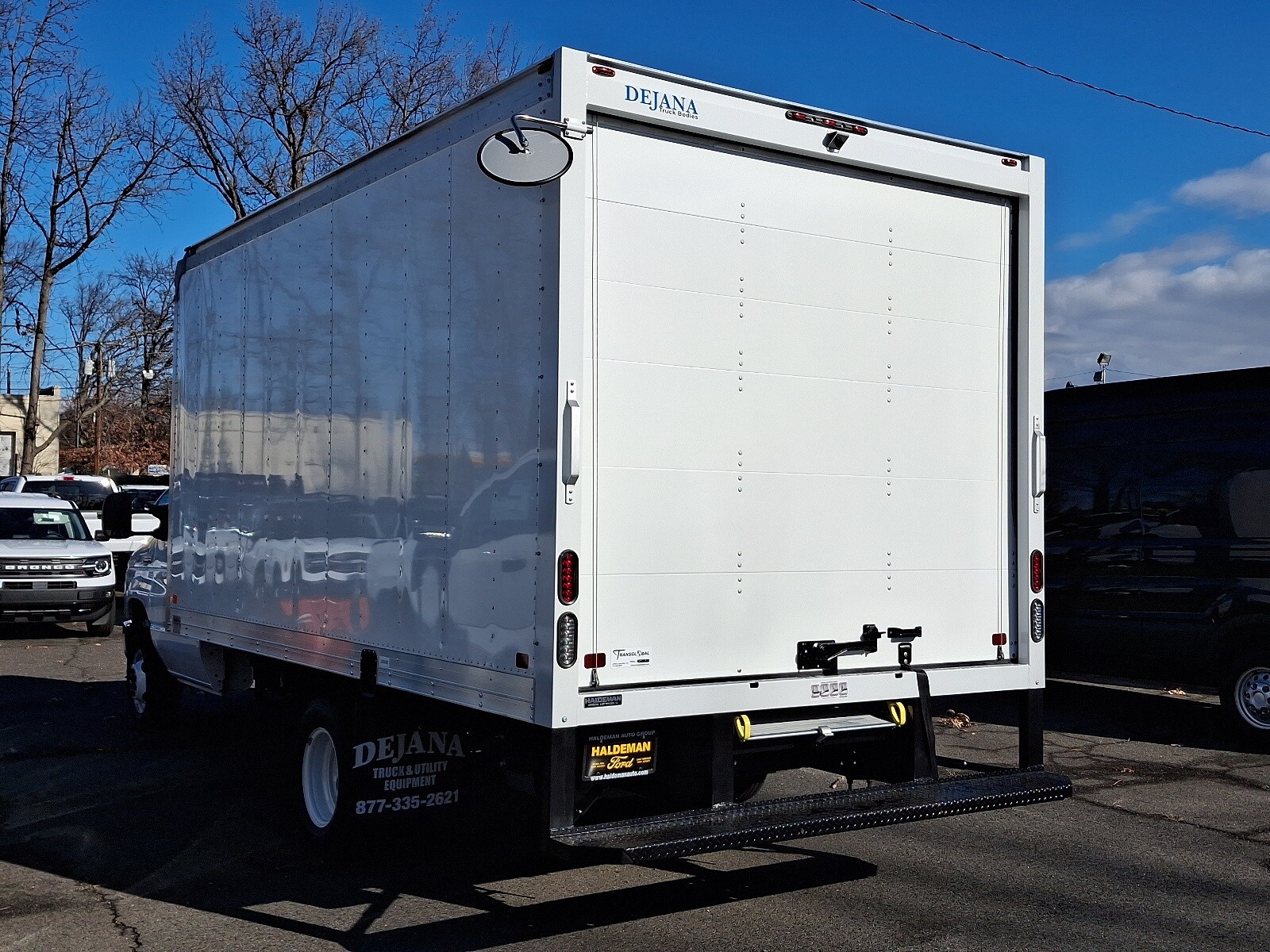 2025 Ford E-350 Base photo 4