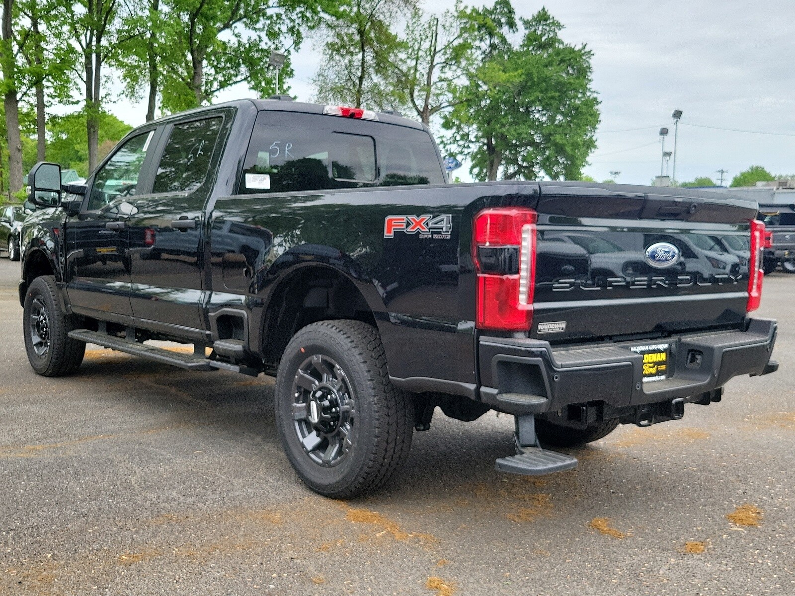 2023 Ford F-350 photo 3