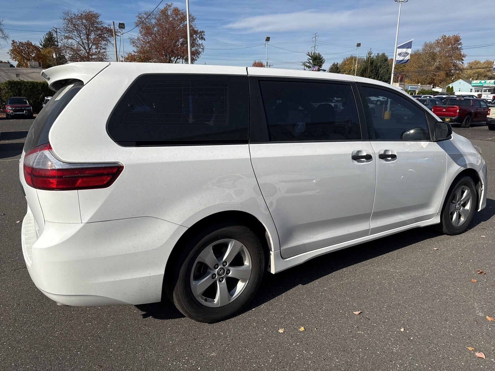 2018 Toyota Sienna L photo 4