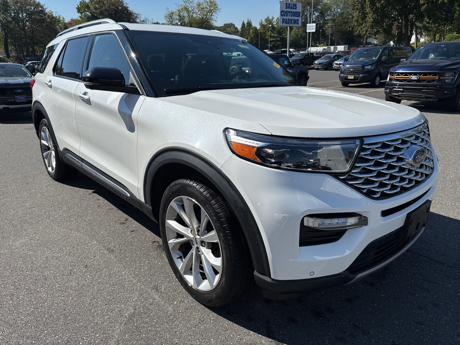 2022 Ford Explorer Platinum photo 3