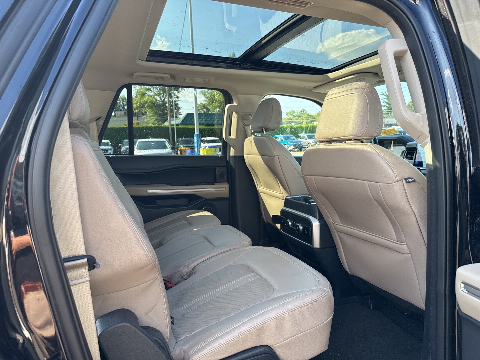 2024 Ford Expedition MAX Limited photo 4