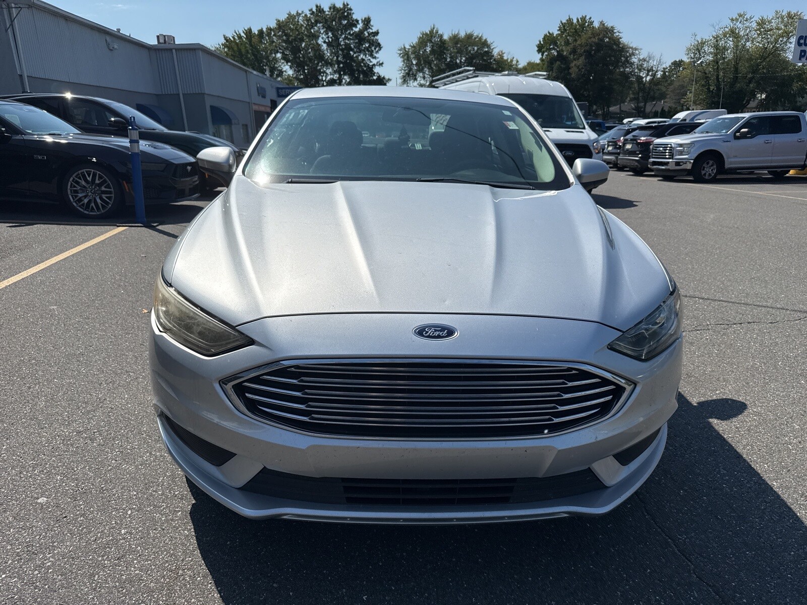 2017 Ford Fusion SE photo 2