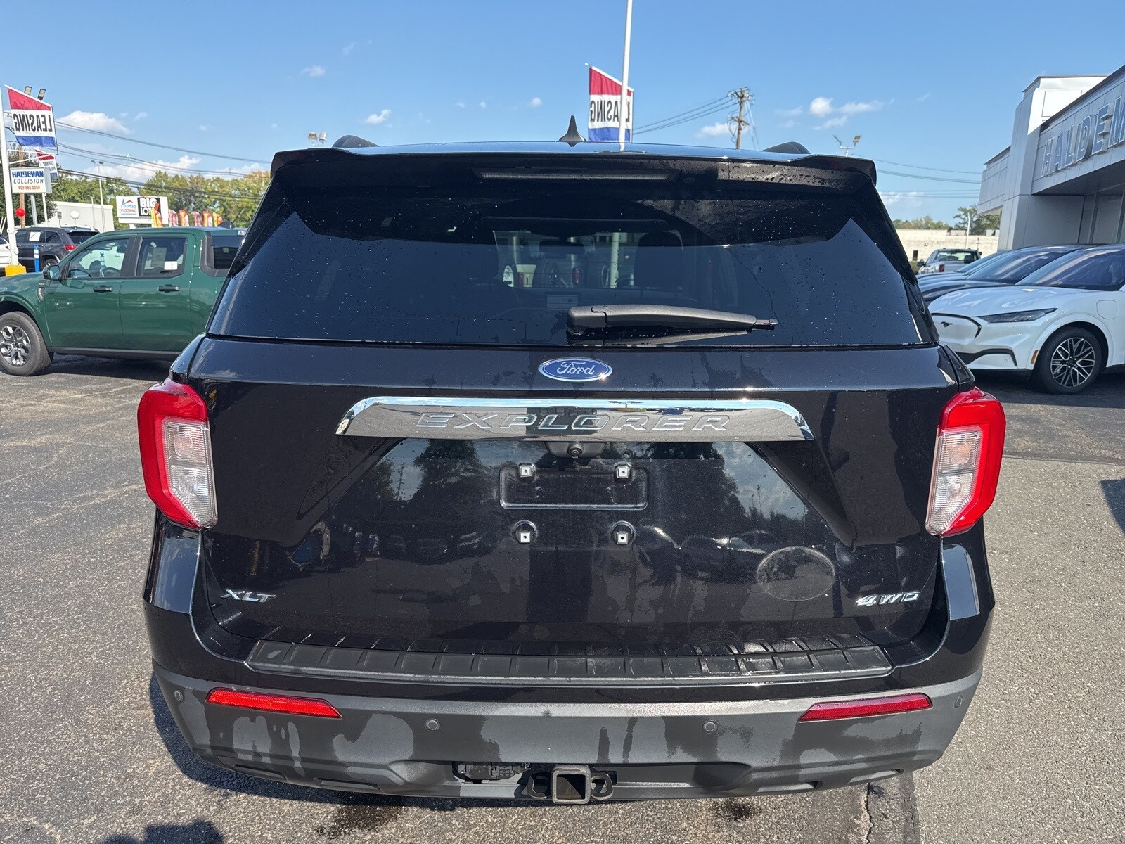 2022 Ford Explorer XLT photo 3