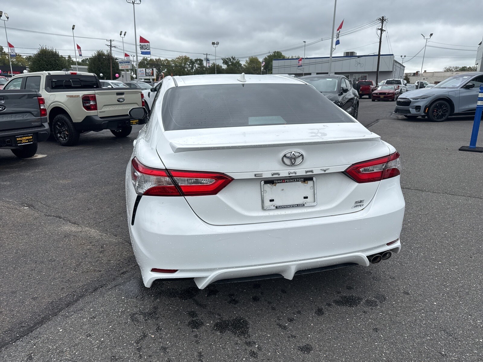 2020 Toyota Camry SE photo 4