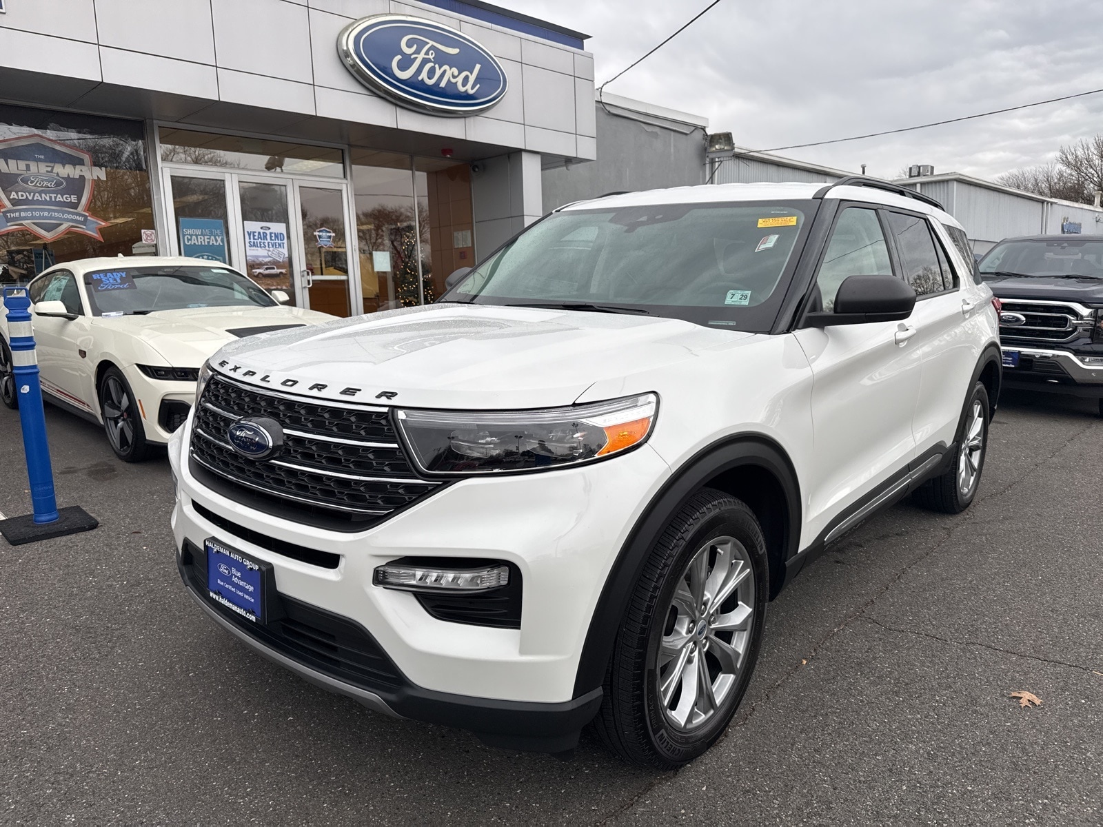 2023 Ford Explorer XLT's photo
