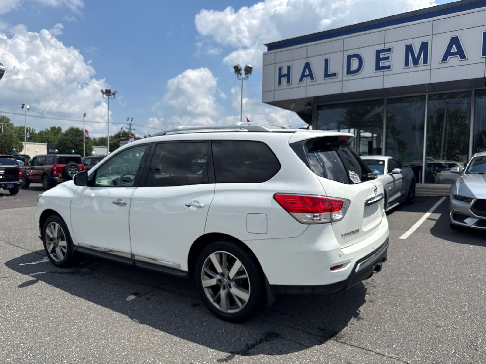 Used 2013 Nissan Pathfinder Platinum with VIN 5N1AR2MM5DC666337 for sale in Robbinsville Township, NJ