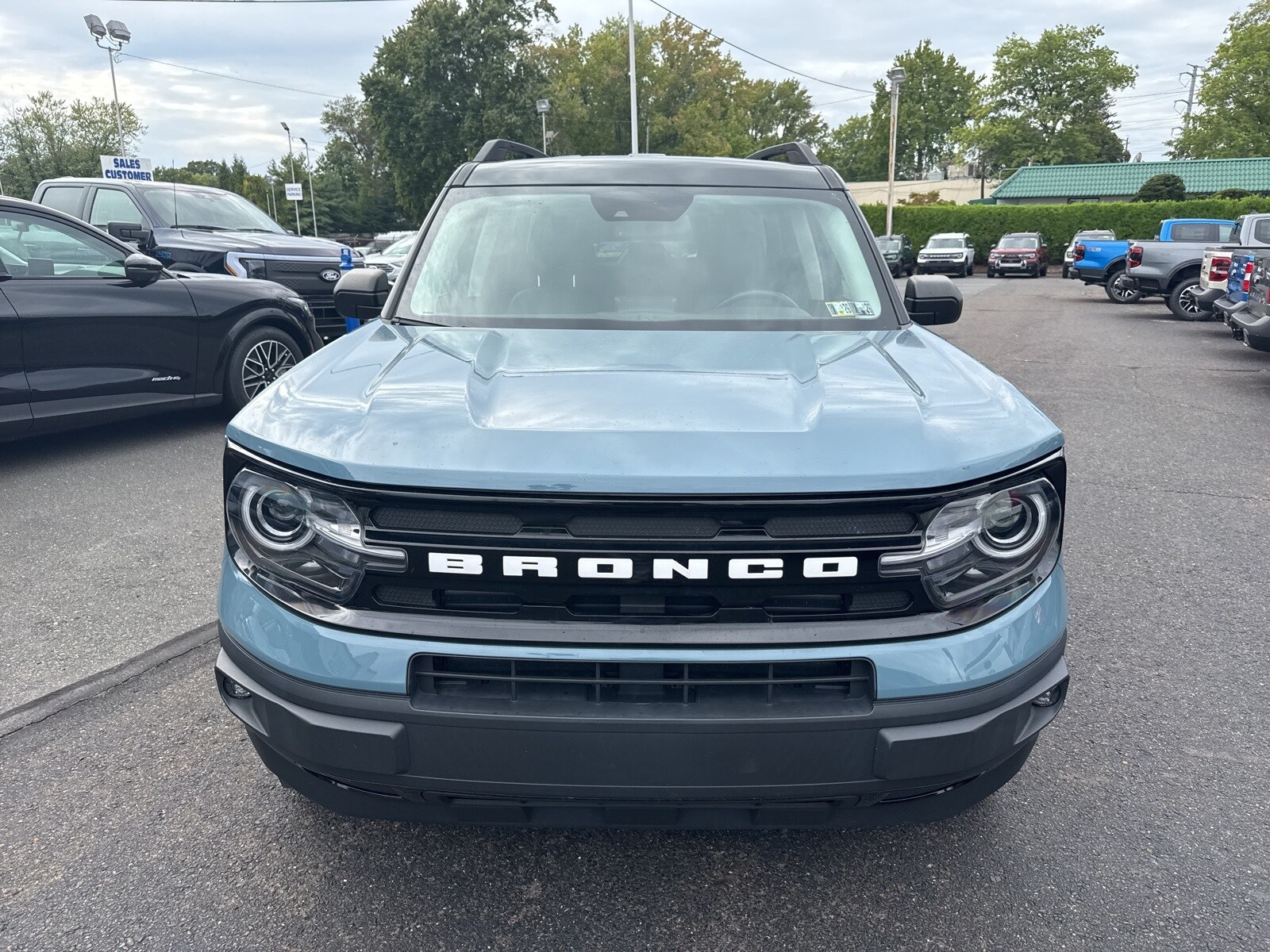 2021 Ford Bronco Sport Outer Banks photo 2