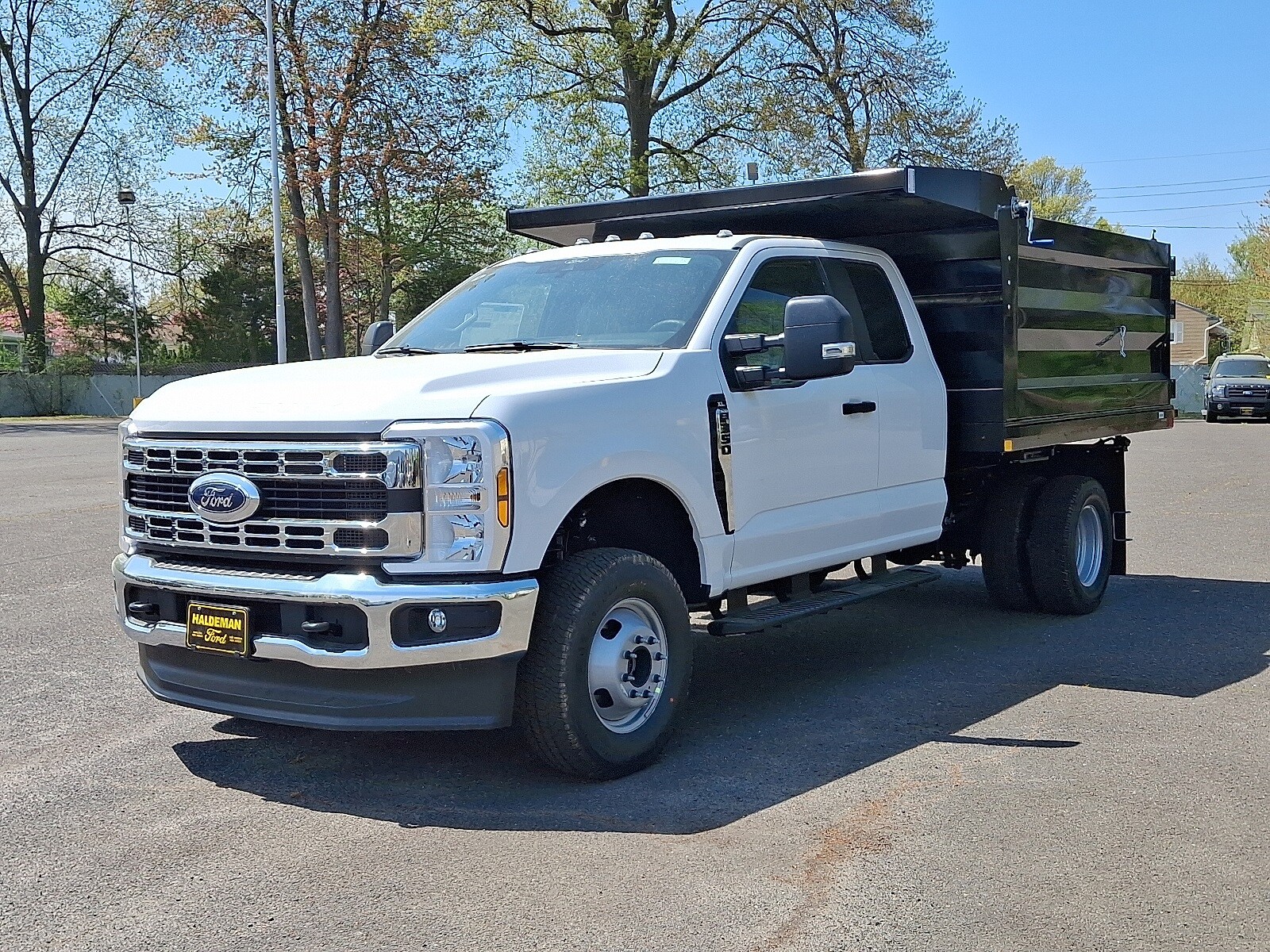 2025 Ford F-350 photo 3