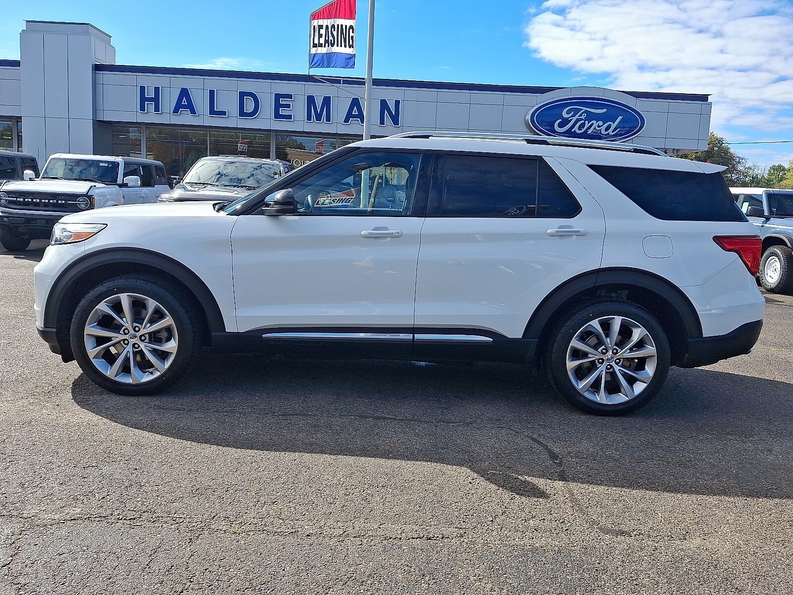 2022 Ford Explorer Platinum photo 3