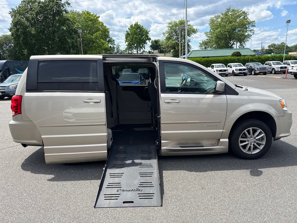 Used 2015 Dodge Grand Caravan SXT Minivan/Van