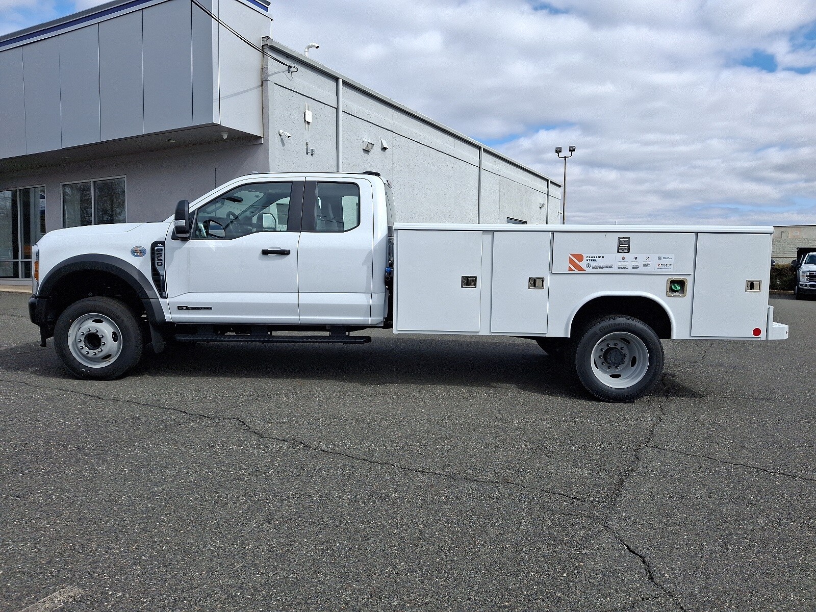 2024 Ford F-550 photo 3