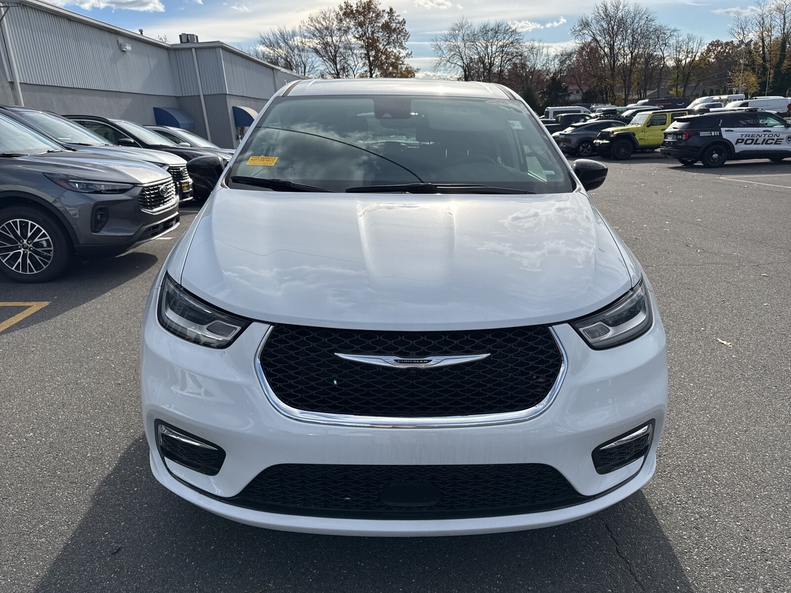 2024 Chrysler Pacifica Touring L photo 3