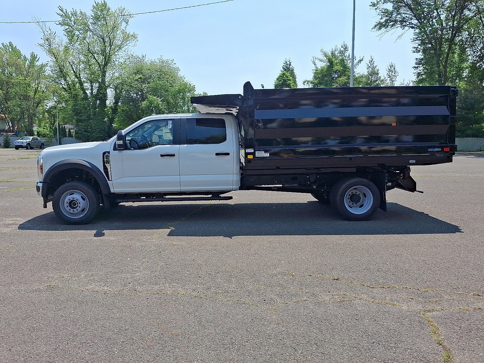 2025 Ford F-550 photo 4