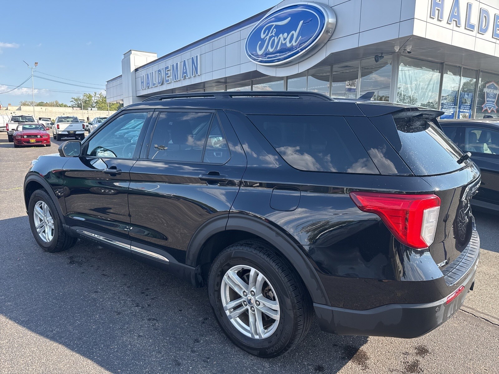 2022 Ford Explorer XLT photo 2