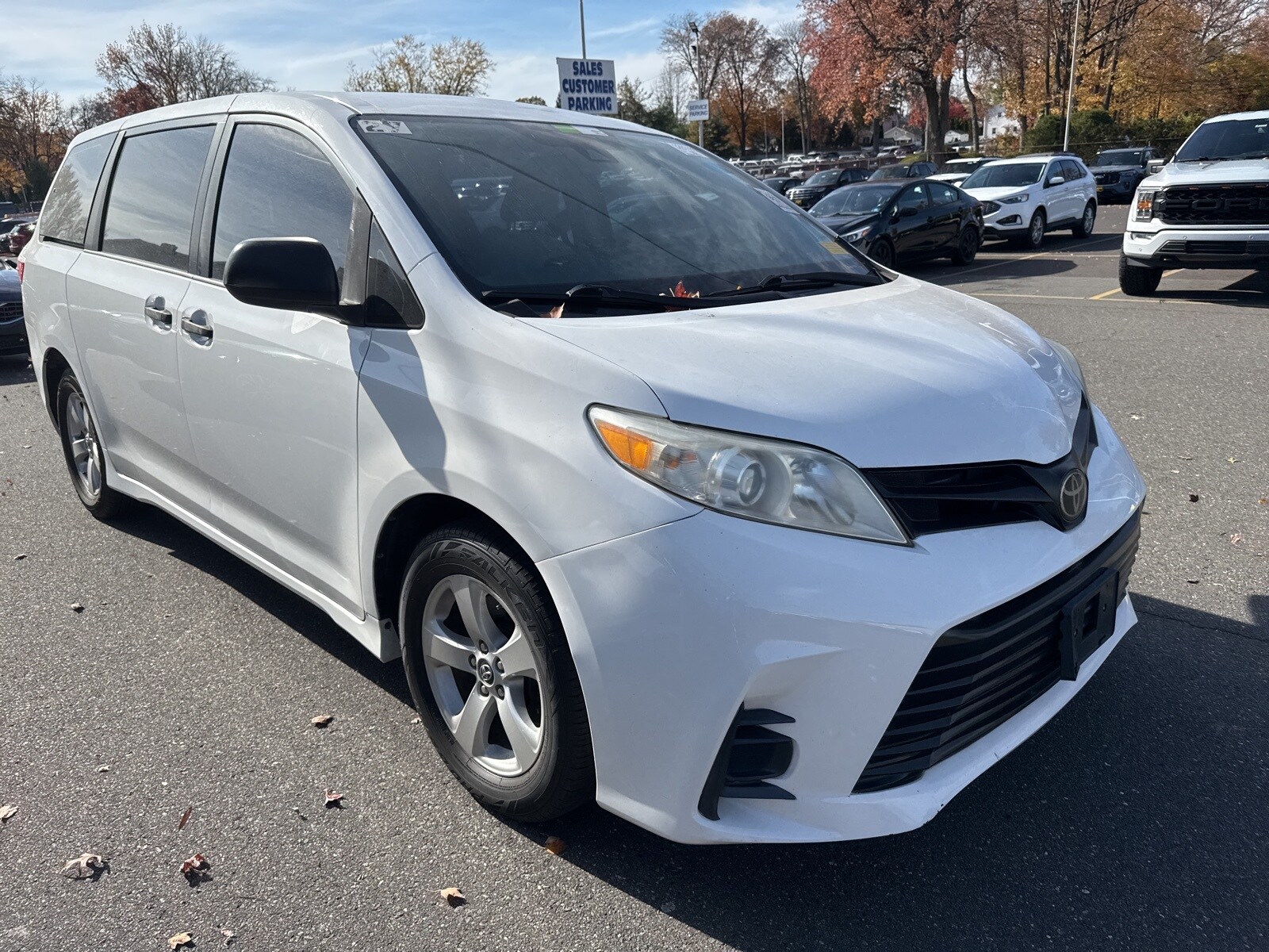 2018 Toyota Sienna L photo 2
